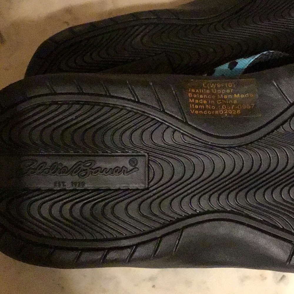 Eddie Bauer rubber flip flop thong sandals. - Picture 5 of 5